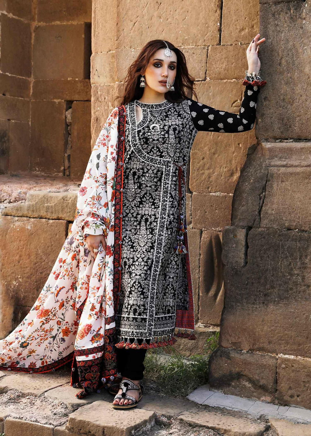 Pakistani Vanta Karandi Unstitched Three Piece