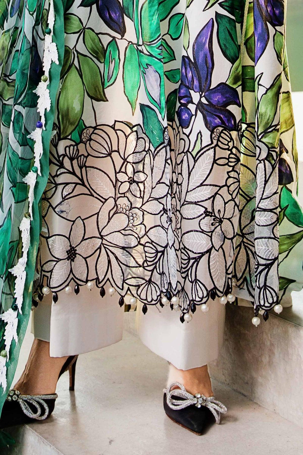 Pakistani Printed Lawn Unstitched Three Piece Suit With Chiffon Dupatta