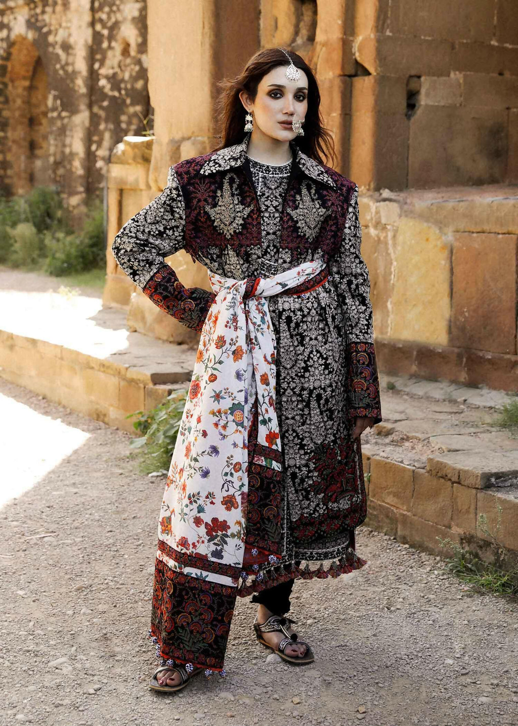 Pakistani Vanta Karandi Unstitched Three Piece
