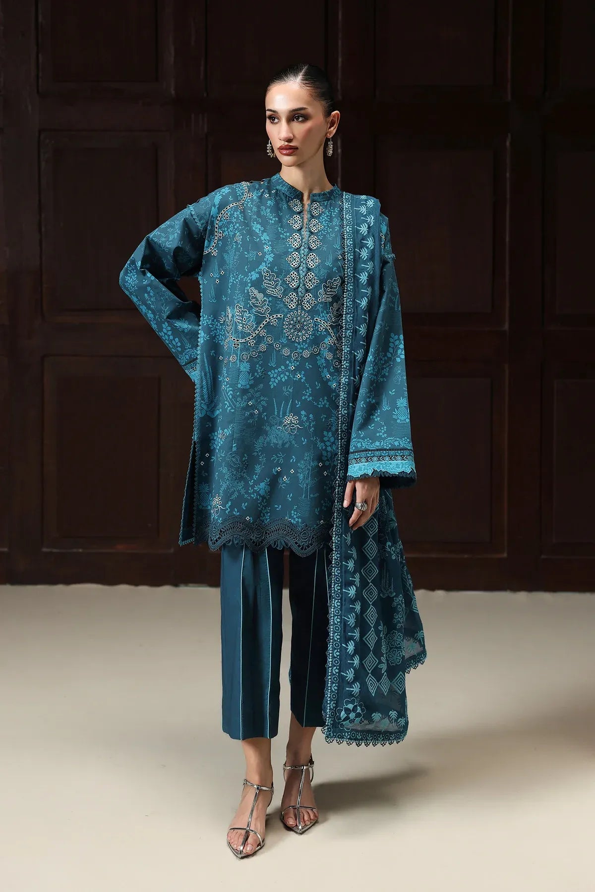 Pakistani Digital Printed & Embroidered Lawn Unstitched Three Piece - Casal