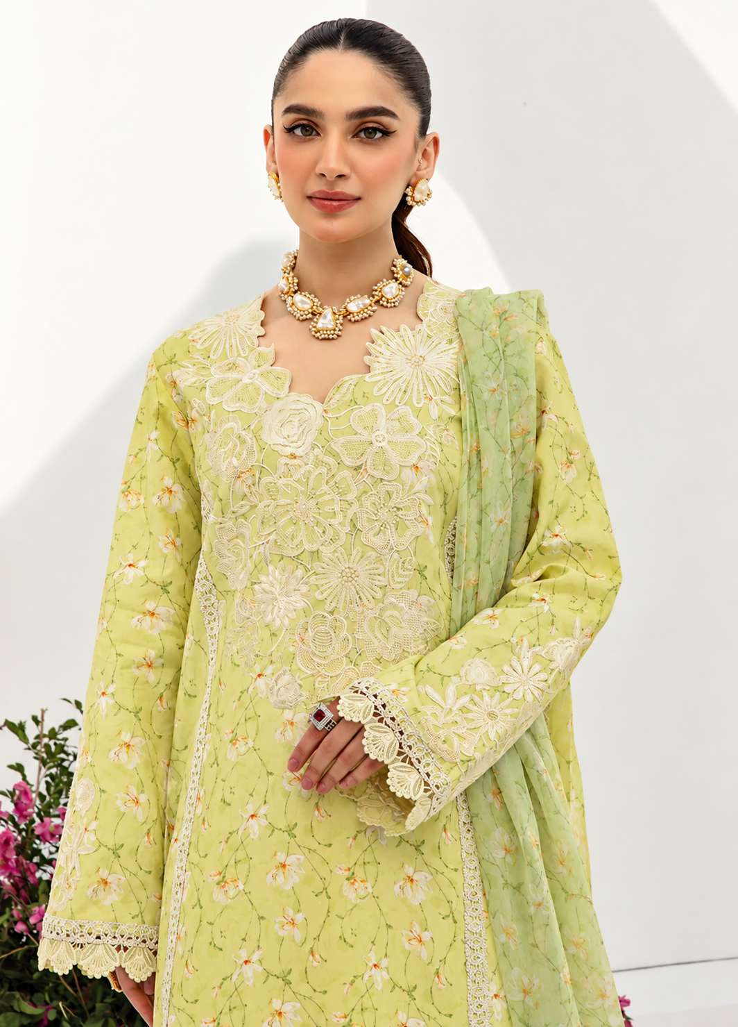 Pakistani Rang Rasiya Unstitched Three Piece - Apache