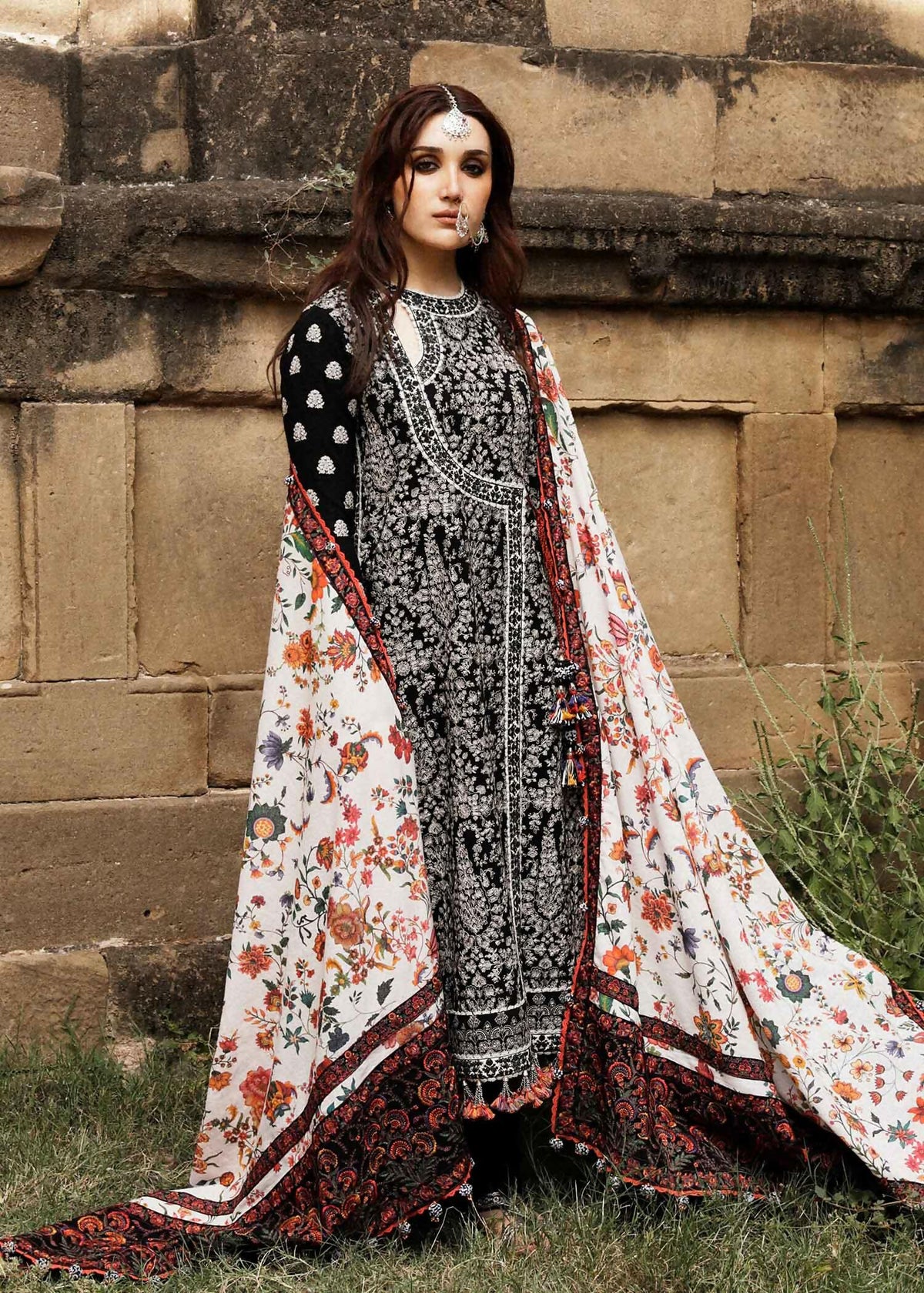 Pakistani Vanta Karandi Unstitched Three Piece
