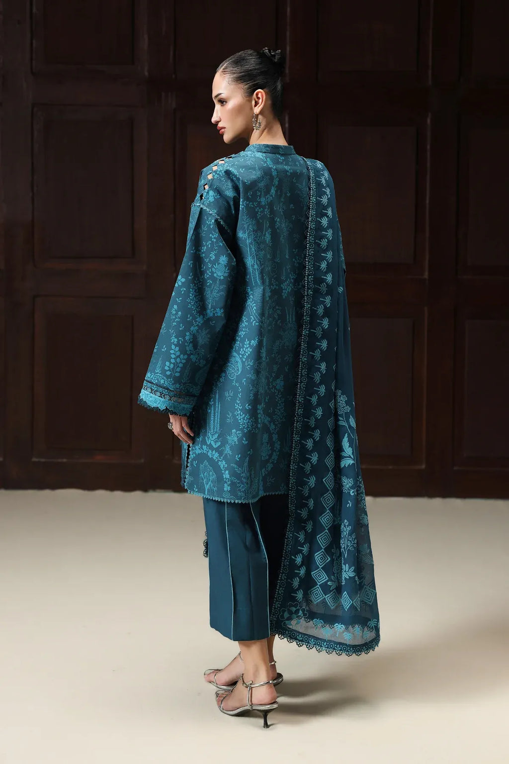 Pakistani Digital Printed & Embroidered Lawn Unstitched Three Piece - Casal