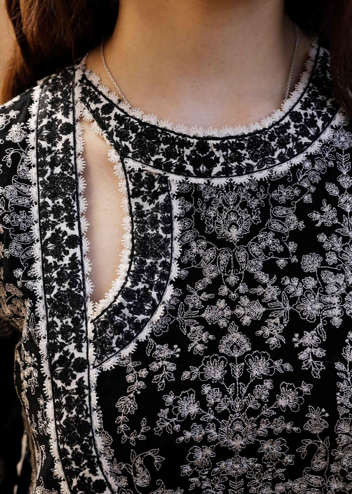 Pakistani Vanta Karandi Unstitched Three Piece