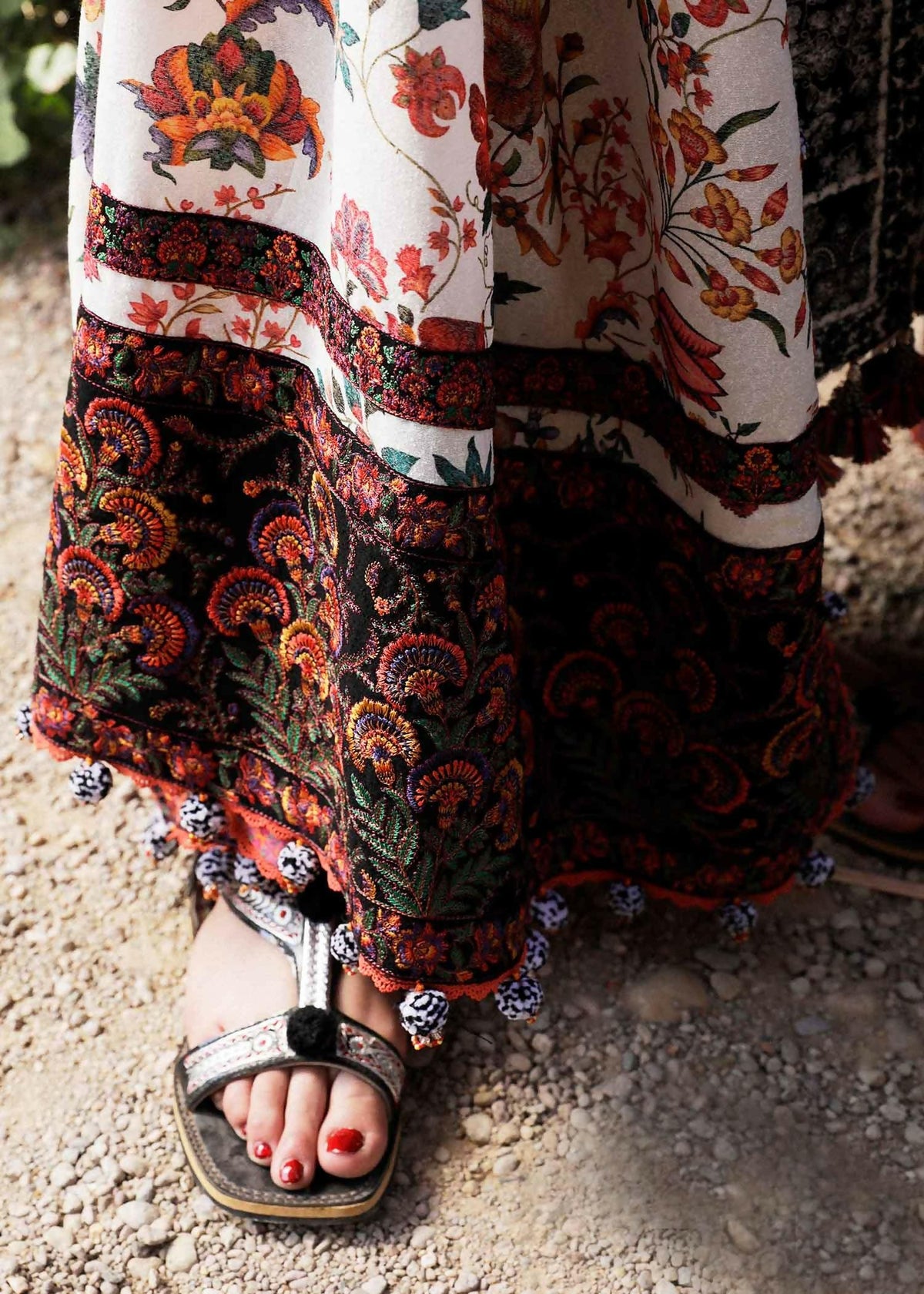 Pakistani Vanta Karandi Unstitched Three Piece